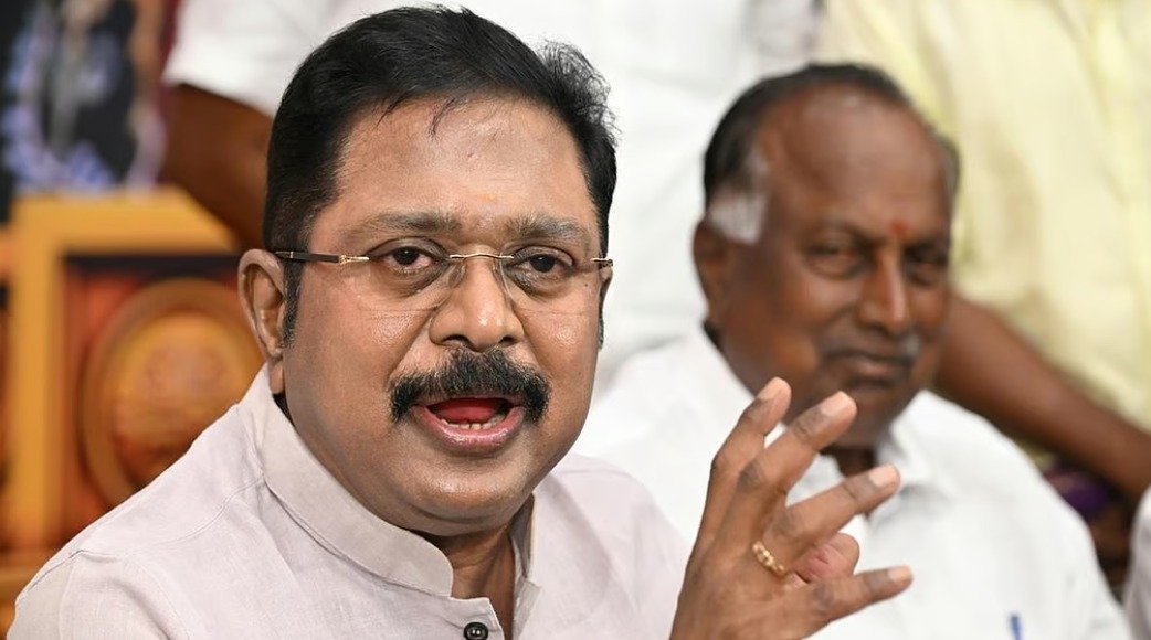 அதிமுகவும், அமமுகவும் வேறு அல்ல; எப்போதும் ஒரு தொண்டனாக அதிமுகவுடன் நிற்பேன்: டிடிவி தினகரன் உறுதி