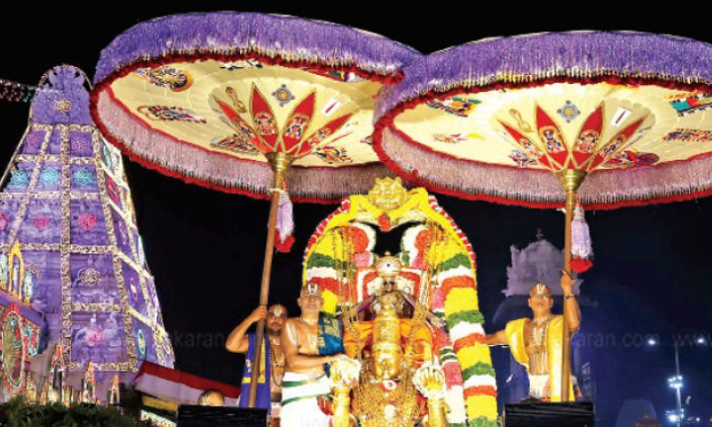 திருமலையில் பவுர்ணமியையொட்டி தங்க கருட வாகனத்தில் மலையப்ப சுவாமி வீதிஉலா