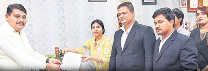 అడి షనల్ డీజీ మహేశ్‌‌‌‌ భగవత్‌‌‌‌ కు మంగ్లీ ఫిర్యాదు