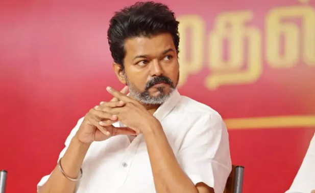 విజయ్‌కి వ్యతిరేకంగా బీచ్‌లో నటి పోరాటం