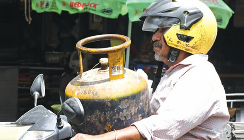 வர்த்தக சிலிண்டர் முறைகேடாக ரூ.7,000-க்கு விற்பனை: கோவையில் தொடரும் தட்டுப்பாடும் பாதிப்பும்