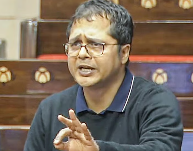 மேற்கு வங்க தேர்தல் பார்வையாளர்களில் 62% பேர் பாஜக ஆளும் மாநிலங்களை சேர்ந்தவர்கள்!