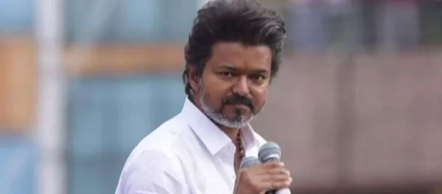 അനുമതിയില്ലാതെ റോഡ് ഷോ; നടൻ വിജയ്‌ക്കെതിരെ പോലീസ് കേസെടുത്തു