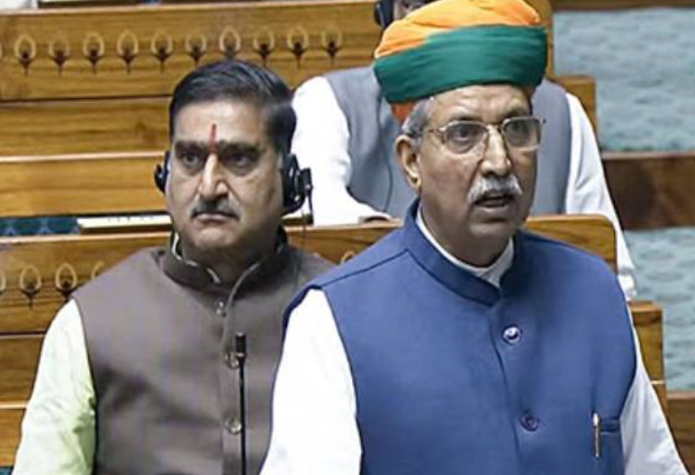 ‘ചരിത്ര നിമിഷം; മോദി സർക്കാർ പ്രവർത്തിക്കുന്നത് സ്ത്രീകളുടെ അവകാശങ്ങൾക്ക് വേണ്ടി’; വനിതാ സംവരണ ബിൽ അവതരിപ്പിച്ച് അർജുൻ രാം മേഘ്‌വാൾ