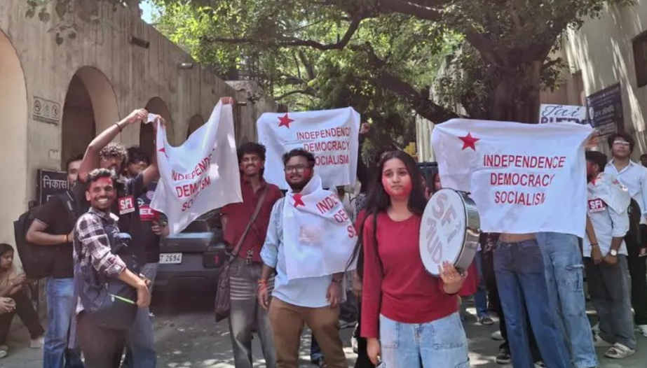 ദില്ലി അംബേദ്കർ സർവകലാശാല തെരഞ്ഞെടുപ്പിൽ എസ്എഫ്ഐക്ക് ഉജ്വല വിജയം; എബിവിപിയെ തൂത്തെറിഞ്ഞ് വിദ്യാർഥികൾ