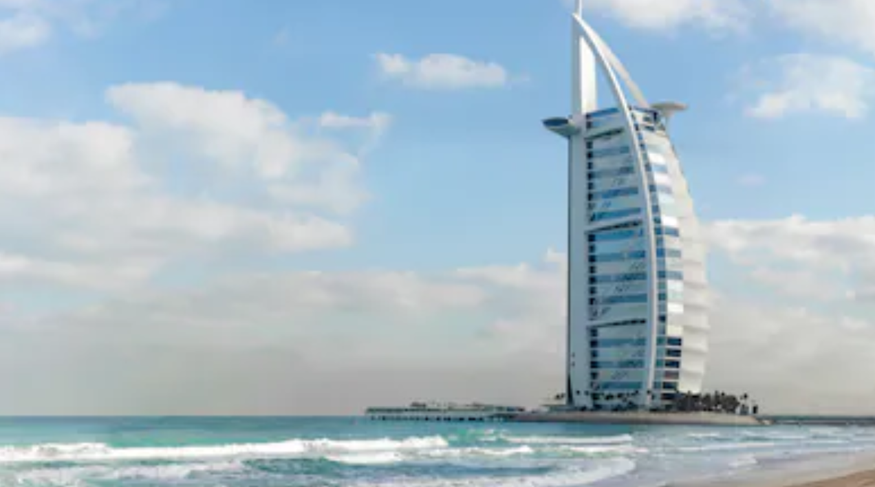 18 മാസത്തേക്ക് ബുർജ് അൽ അറബ് അടയ്ക്കുന്നു; യുദ്ധസമ്മർദ്ദത്തിനിടയിൽ വിപുലമായ നവീകരണത്തിന് ദുബായ്