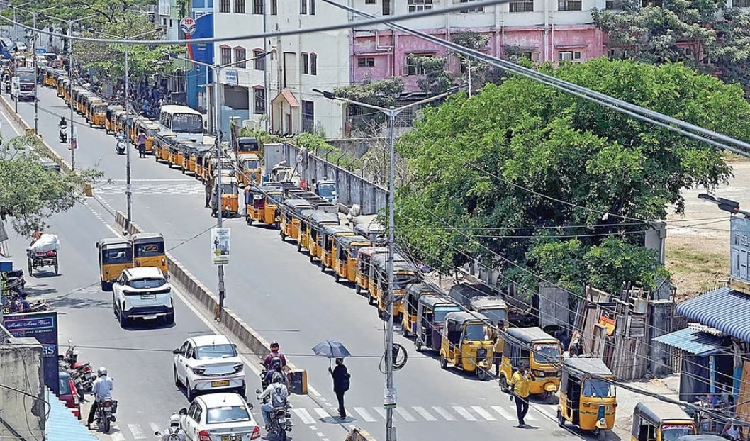 சென்னையில் எல்பிஜி காஸ் தட்டுப்பாடு: கடும் சிரமத்தை சந்திக்கும் ஆட்டோ ஓட்டுநர்கள்