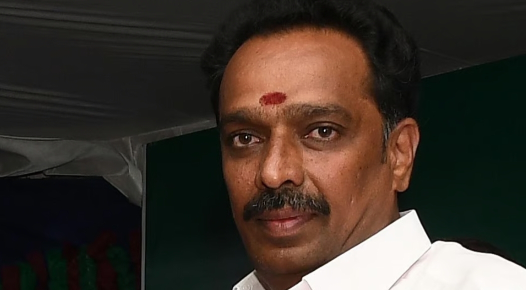 ஆற்று மணல் பதுக்கி வைத்திருந்ததாக வழக்கு: எம்.ஆர்.விஜயபாஸ்கர் சரணடைய ஏப்.28 வரை அவகாசம்