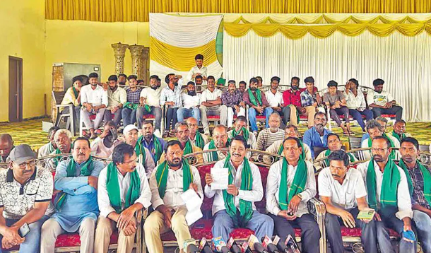 కాంగ్రెస్‌కు కొడిమ్యాల నాయకుల రాజీనామా