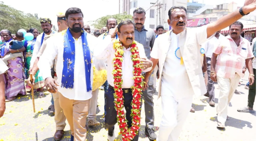 ಅಂಬೇಡ್ಕರ್ ಪ್ರತಿಮೆ ಪೂಜೆ ಮಾಡುತ್ತಲೇ ಅವರ ವಿಚಾರಗಳನ್ನ ಕೊಲ್ಲುವವರಿದ್ದಾರೆ ಎಚ್ಚರ -ಕೆ.ವಿ.ಪ್ರಭಾಕರ್