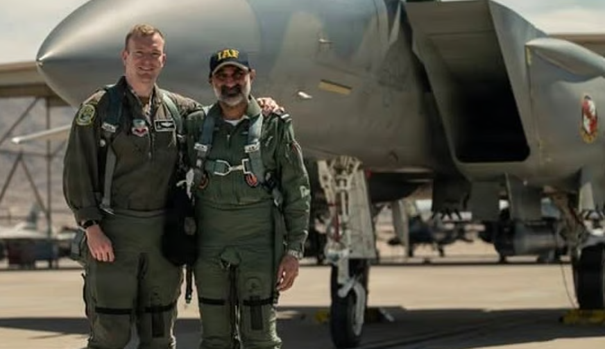 அமெரிக்க போர் விமானத்தில் பறந்த விமானப் படை தளபதி ஏ.பி.சிங்