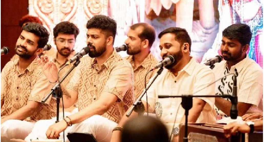 ക്ഷേത്രത്തിൽ ക്രിസ്തീയ ​ഗാനം പാടി; നന്ദ​ഗോവിന്ദം ഭജൻസിന് നേരെ സൈബർ ആക്രമണം