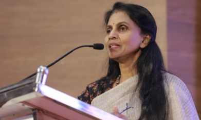 'എന്തിനാണ് നമുക്ക് തീ കൊണ്ട് കളിക്കുന്ന ഇത്തരം പൂരങ്ങൾ' വെടിക്കെട്ടുപുര അപകടത്തിൽ ചോദ്യങ്ങളുമായി ആർ ശ്രീലേഖ