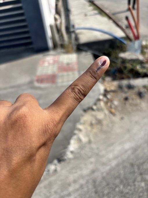 வாக்களிப்பது நமது கடமை, உடனே சென்று வாக்களியுங்கள் !