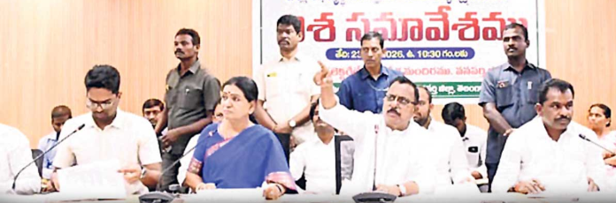 పెండింగ్ పనులు త్వరగా పూర్తి చేయాలి : డీకే అరుణ, ఎంపీ మల్లు రవి