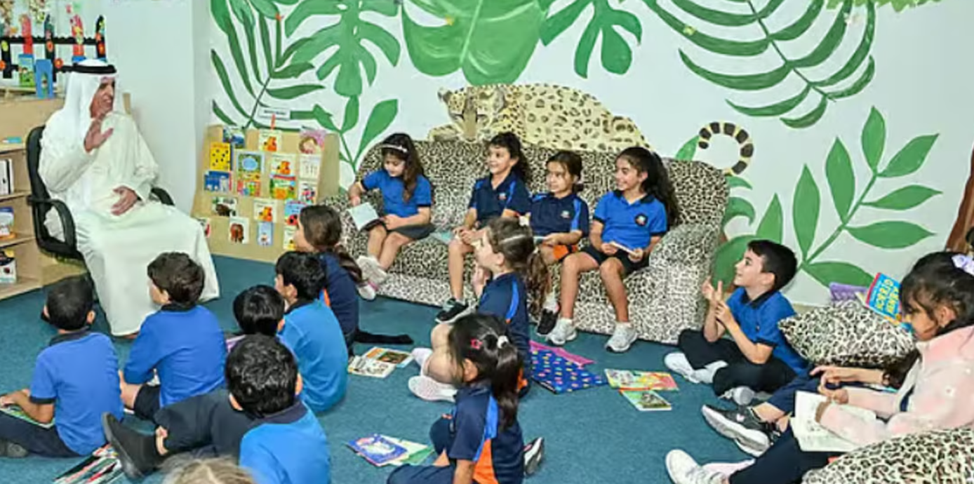 ക്ലാസിനിടെ ‘സർപ്രൈസ്’ സന്ദർശനം; ആവേശമായി റാസൽഖൈമ ഭരണാധികാരി, വൈറല്‍