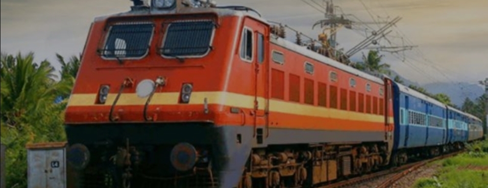 മതിയായ തീവണ്ടിയില്ല; തിരൂര്‍-കോഴിക്കോട് യാത്രക്കാര്‍ ദുരിതത്തില്‍