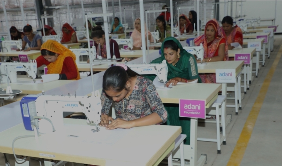1,500 സ്ത്രീകൾക്ക് പുതിയ ജീവിതം; അദാനി ഫൗണ്ടേഷന്റെ ‘സ്വാഭിമാൻ’ പദ്ധതി മധ്യപ്രദേശിൽ