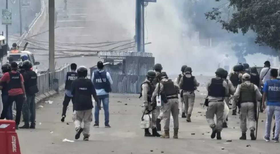 ഒരിടവേളക്ക് ശേഷം മണിപ്പൂരിൽ വീണ്ടും കലാപം; സംഘർഷത്തിൽ കലാശിച്ച് മാർച്ചുകള്‍, ഇന്റർനെറ്റ് നിരോധിച്ചു