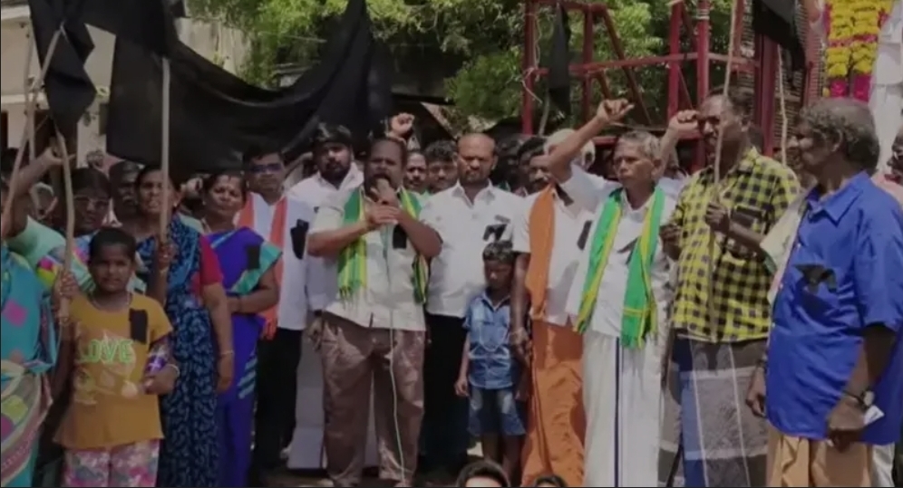 ஜனநாயகன்’ படத்திற்கு எதிராக கருப்பு கொடி - போராட்டத்தில் இறங்கிய கிராம மக்கள்