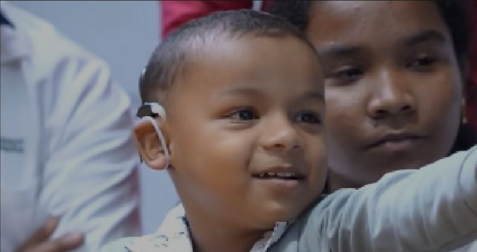 ശബ്ദങ്ങളുടെ ലോകത്തേക്ക് സ്വന്തം ശബ്ദത്തിൽ ആഞ്ചലോയെ ക്ഷണിച്ച് മമ്മൂട്ടി; കാതോട് കാതോരം ആദ്യ ശസ്ത്രക്രിയ വിജയകരം