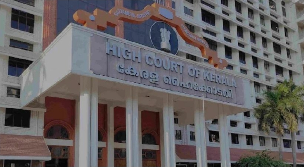 പോളിംഗ് ഉദ്യോഗസ്ഥര്‍ക്ക് വോട്ട് ചെയ്യാനുള്ള അവസരം ആര് നല്‍കും ?തെരഞ്ഞെടുപ്പ് കമ്മീഷനെതിരെ രൂക്ഷവിമർശനവുമായി ഹൈക്കോടതി