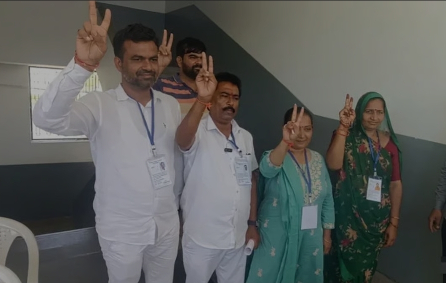 குஜராத் உள்ளாட்சித் தேர்தல்: அலுவலக உதவியாளர் வெற்றி; முன்னாள் ஐபிஎஸ் அதிகாரி தோல்வி