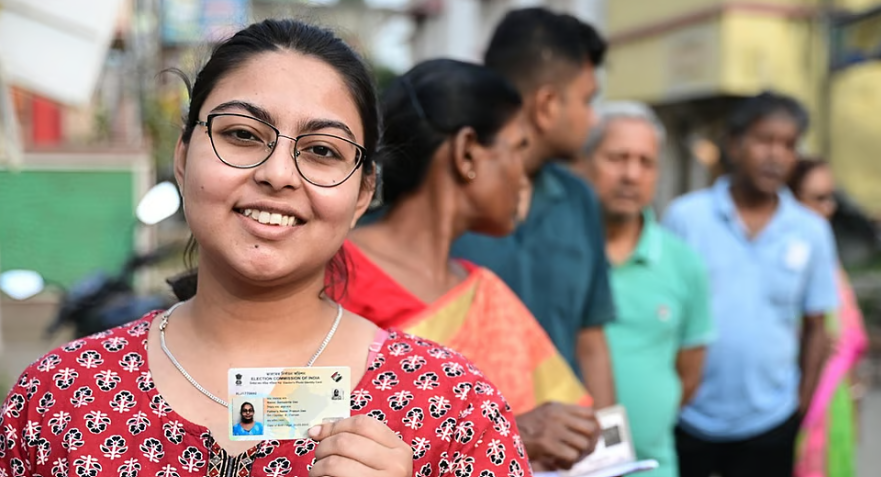 மேற்கு வங்க இறுதிக் கட்டத் தேர்தல்: 142 தொகுதிகளில் தொடங்கியது வாக்குப் பதிவு