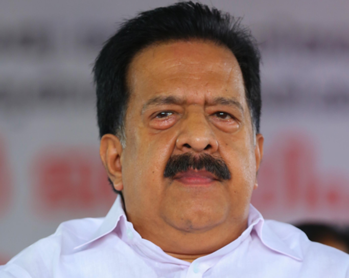 മുഖ്യമന്ത്രിപ്പോര്: കെ പി സി സി നടപടിയിൽ ചെന്നിത്തല പക്ഷത്തിന് അതൃപ്തി; പി. ആറിൽ നേതൃത്വത്തിന് പരാതി