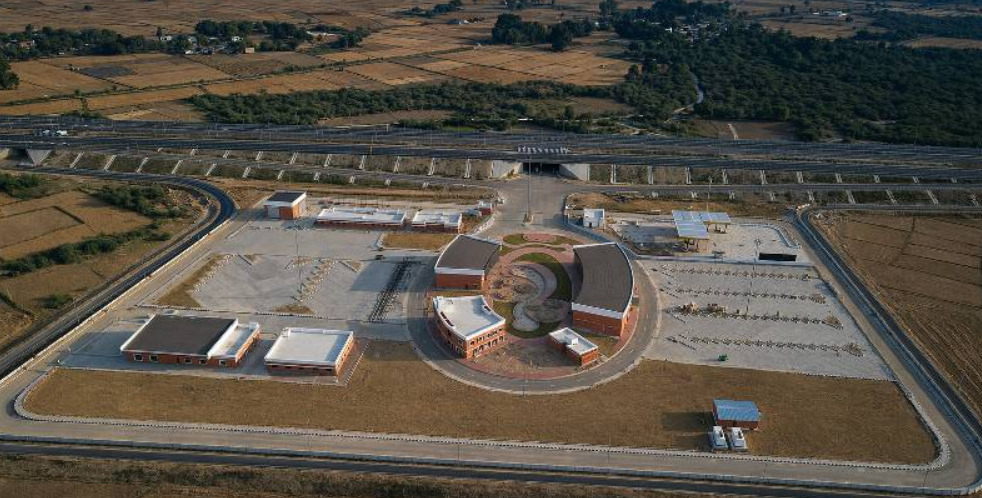 ഗംഗാ എക്സ്പ്രസ് വേ ഉദ്ഘാടനം ചെയ്ത് പ്രധാനമന്ത്രി; ഇടനാഴി യാഥാ‌ർഥ്യമായത് അദാനി ഗ്രൂപ്പിന്റെ നേതൃത്വത്തിൽ