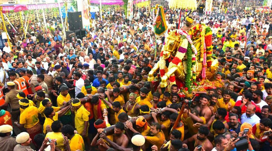 கள்ளழகர் ஆற்றில் எழுந்தருளும் நிகழ்வில் அநாகரிகமாக நடப்போர் மீது நடவடிக்கை: ஐகோர்ட் உத்தரவு