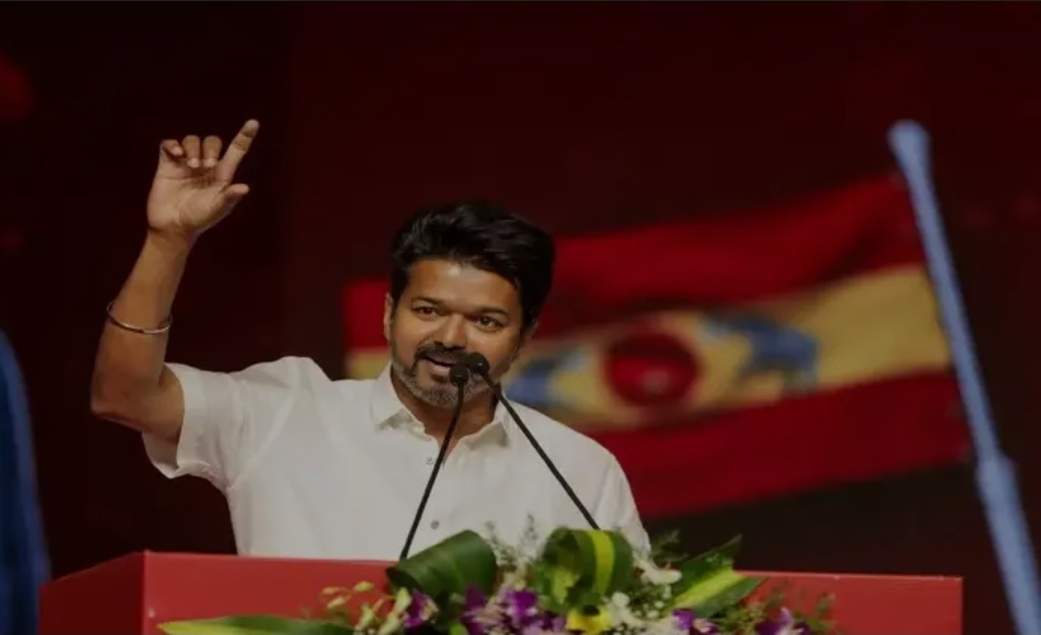 "வெற்றி பெற்றவர்கள் உடனடியாக பனையூருக்கு வந்துவிட வேண்டும்"- விஜய் எச்சரிக்கை