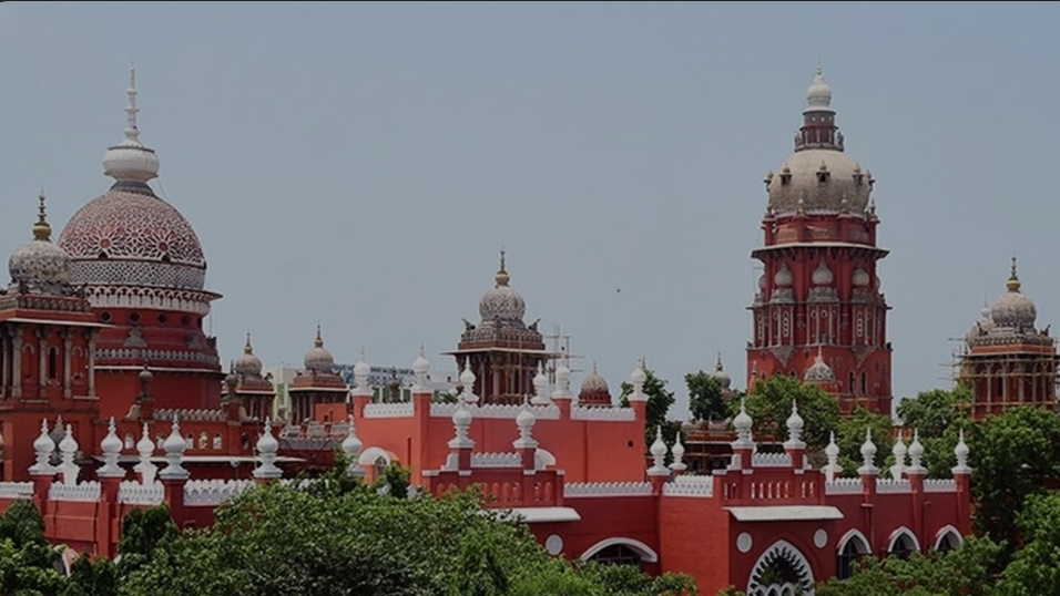டெய்லி ஃபிரேஷ் நிறுவனத்தின் தயாரிப்பைப் போல குளிர்பானம் தயாரிக்க போட்டி நிறுவனத்துக்கு ஐகோர்ட் தடை
