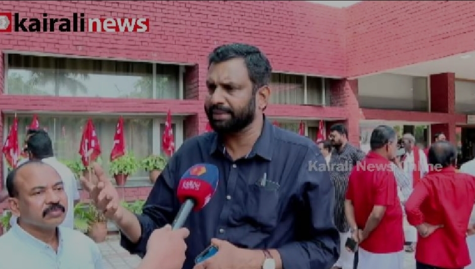 വോട്ടെടുപ്പ് കഴിഞ്ഞപ്പോൾ കേന്ദ്രം മുഖംമൂടി അഴിച്ചു; എൽപിജി വില വർധനവിൽ കേന്ദ്രത്തെ വിമർശിച്ച് പി സന്തോഷ് കുമാർ എം പി
