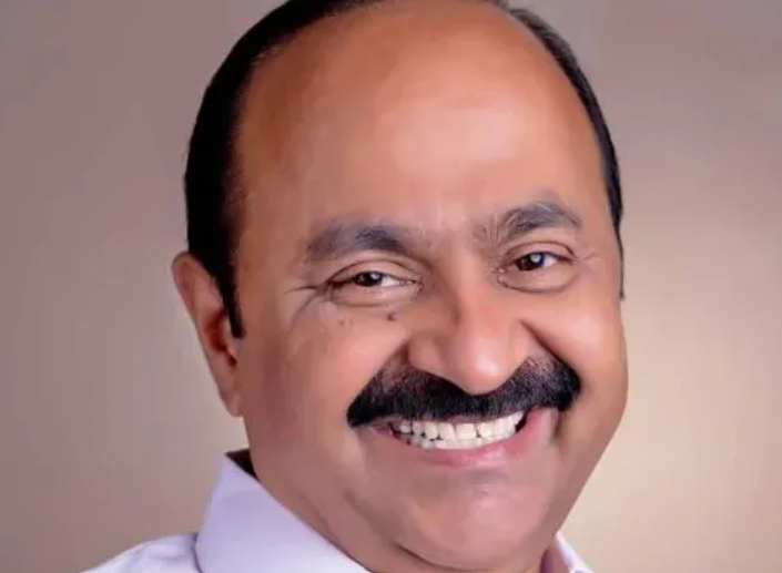 പട നയിച്ചവന്‍ നാട് നയിക്കും; വി ഡി സതീശന് വേണ്ടി വീണ്ടും ഫ്‌ളക്‌സ്