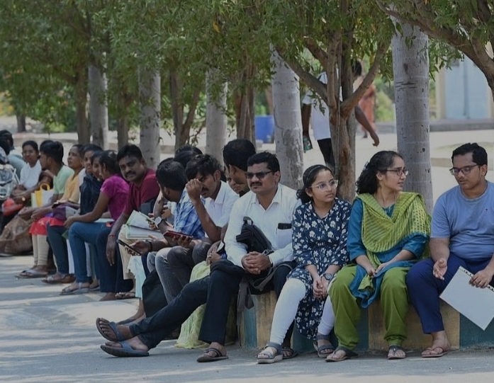 நீட் தேர்வு நடக்கும் ஞாயிற்றுக்கிழமை நாடு முழுவதும் அரசு மருத்துவக் கல்லூரிகளுக்கு விடுமுறை இல்லை