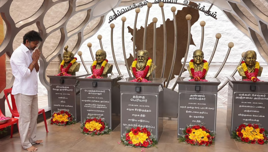 தவெக எம்எல்ஏக்களுடன் விஜய் ஆலோசனை: கட்சி அலுவலகத்தில் கொள்கைத் தலைவர்களுக்கு அஞ்சலி