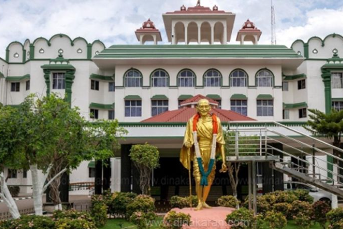 3ம் வகுப்பு முதல் 10ம் வகுப்பு வரையிலான புத்தகங்களில் அம்பேத்கர் பற்றிய பாடங்களை சேர்க்க வேண்டும்: ஐகோர்ட் கிளை உத்தரவு