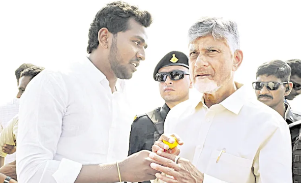 ఐపీఎల్‌ వీఐపీ టికెట్ల దందాలో టీడీపీ కార్యకర్తలు