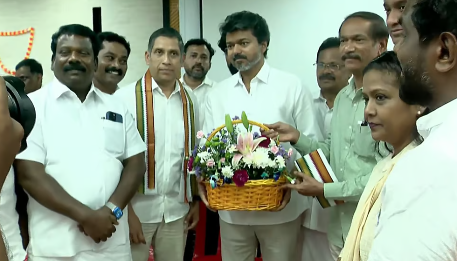 கூட்டணி அறிவிப்புக்குப் பின் தவெக தலைவர் விஜய்க்கு காங்கிரஸ் தலைவர்கள் நேரில் வாழ்த்து