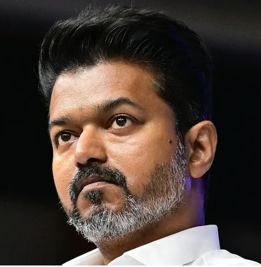 விஜய்யுடன் தலைமைச் செயலர், டிஜிபி முக்கிய ஆலோசனை: அரசு நலத் திட்டங்கள் குறித்து விளக்கம்