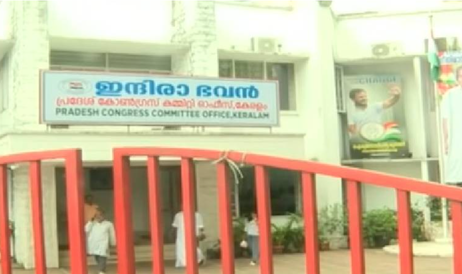മുഖ്യമന്ത്രി തർക്കത്തിന് പരിഹാരമുണ്ടാകുമോ?; കെപിസിസി ആസ്ഥാനത്ത് നിരീക്ഷകരെത്തി, യോ​ഗം ഉടൻ