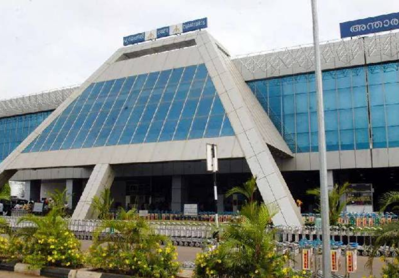 കരിപ്പൂർ വഴിയുള്ള സ്വർണക്കടത്ത്; വിമാനത്താവളത്തിന് പുറത്തെ സ്പെഷ്യൽ പരിശോധന പിൻവലിച്ചു, പൊലീസുകാരെ മാറ്റി