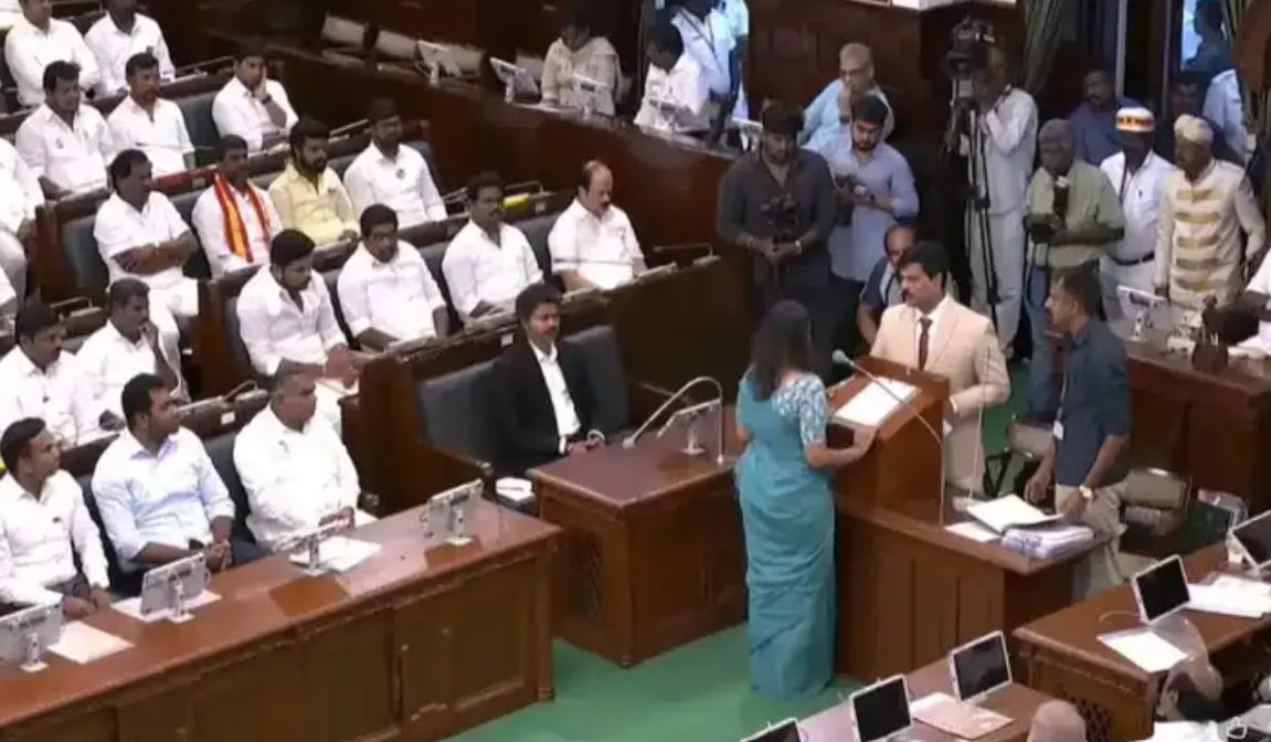  அமைச்சர் கீர்த்தனா மட்டும் பதவியேற்கவில்லை..
