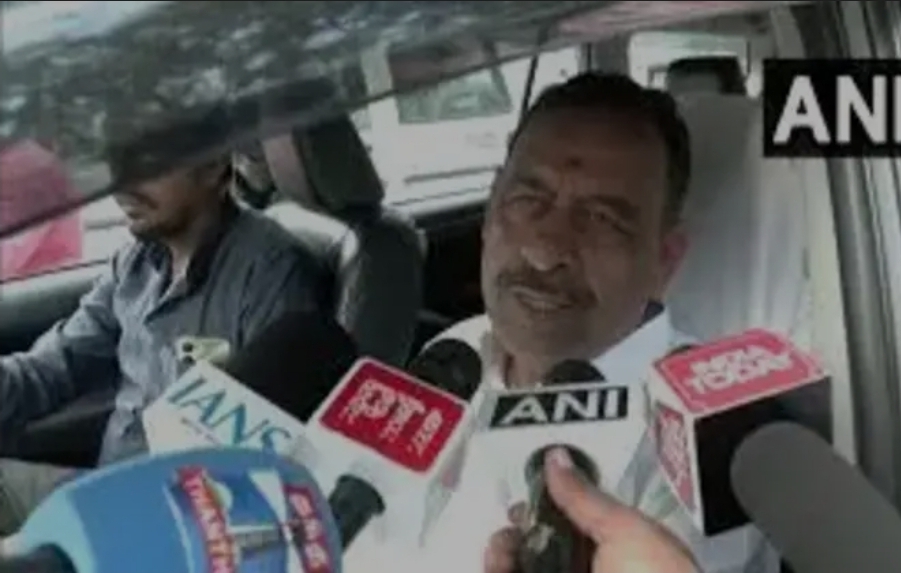 நாளை அரசுக்கு எதிராகவே வாக்களிப்போம் - அதிமுகவின் அதிரடி முடிவை அறிவித்தார் ஓ.எஸ். மணியன்.