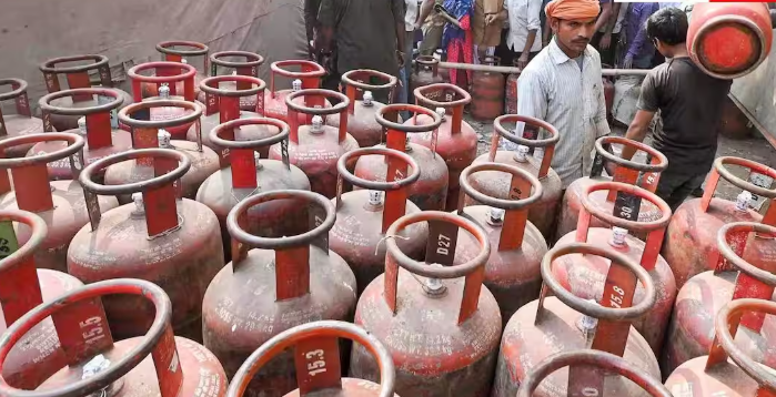 LPG Gas Subsidy: ఎల్పీజీ గ్యాస్ సబ్సిడీ కావాలంటే ప్రతి ఏడాది E-KYC తప్పనిసరి.. లేకపోతే సబ్సిడీ బంద్