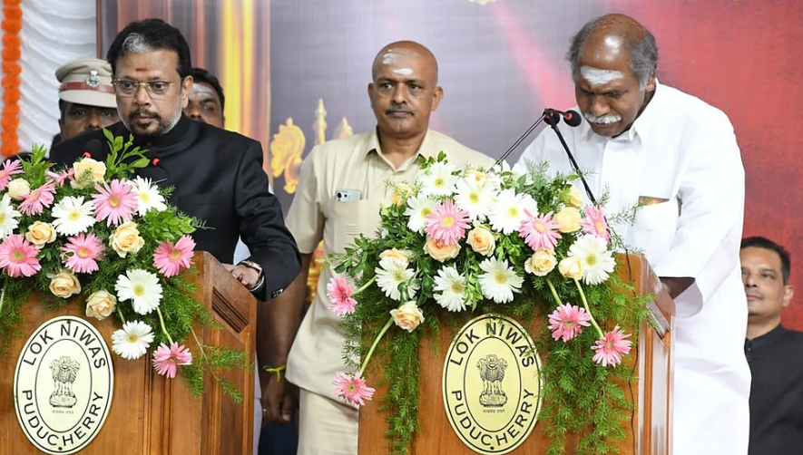 புதுச்சேரியில் 5-வது முறையாக முதல்வரானார் ரங்கசாமி: 2 அமைச்சர்கள் பதவியேற்பு