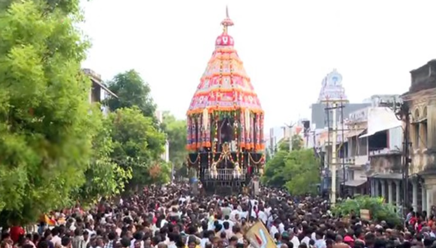ஸ்ரீரங்கம் ரெங்கநாதர் கோவில் சித்திரை தேரோட்டம் கோலாகலம்: ஆயிரக்கணக்கான பக்தர்கள் பங்கேற்பு