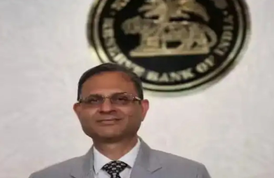 மக்களுக்கு ஷாக் மேல ஷாக்..! பெட்ரோல், டீசல் விலை உயர்வை தவிர்க்க முடியாது - ரிசர்வ் வங்கி கவர்னர்..!