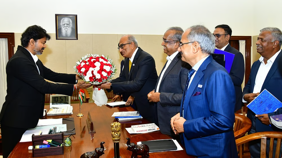தமிழகத்தில் முதலீடுகளை மேற்கொள்ள தொழில் நிறுவனங்களுக்கு முதல்வர் வேண்டு​கோள்